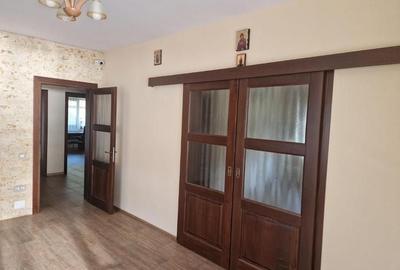 Casă cu 4 camere în Tăuți