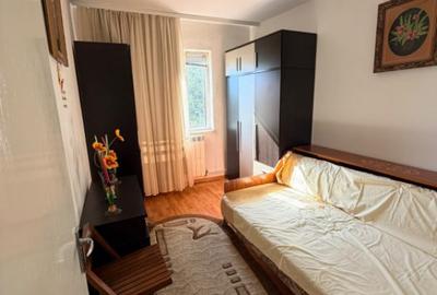 Apartament cu 3 camere semidecomandat în Casa de Cultură