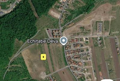 Teren de 500 mp, în Zăvoi