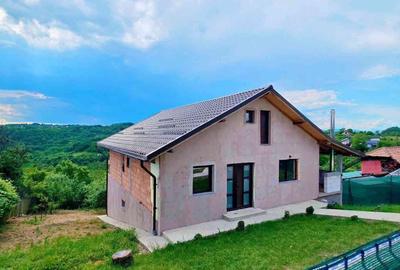 Casă cu 3 camere cu Teren 796 Mp în Vâlcea