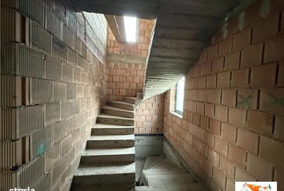 Casă cu 4 camere cu Teren 555 Mp în Cetate