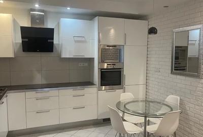 Apartament cu 2 camere decomandat în Titan