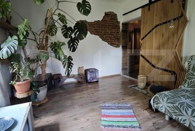Apartament cu 2 camere semidecomandat, mobilat în Brașovul Vechi - 1