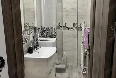 Garsonieră decomandată în Romană
