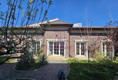 Casă cu 9 camere cu Teren 700 Mp în Pipera