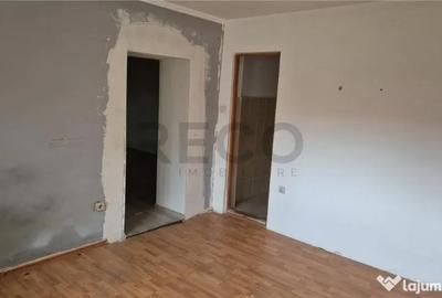 Casă cu 4 camere cu Teren 1993 Mp în Cheresig - 2