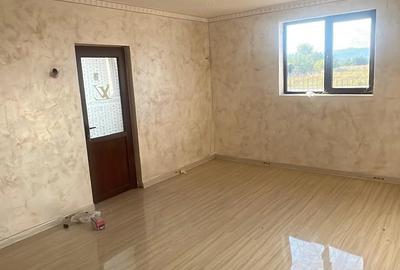 Casă cu 3 camere cu Teren 400 Mp în Central
