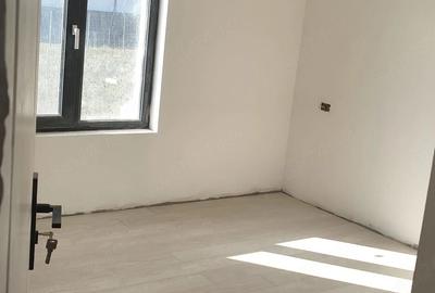 Casă cu 7 camere cu Teren 343 Mp în Malu Mare - 1