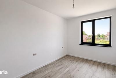Casă cu 3 camere cu Teren 265 Mp în Sânmihaiu Român