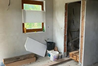 Casă cu 2 camere cu Teren 3200 Mp în Central