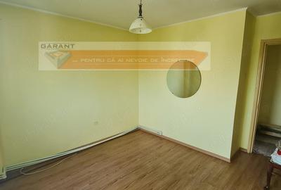Apartament cu 3 camere decomandat în Găvana