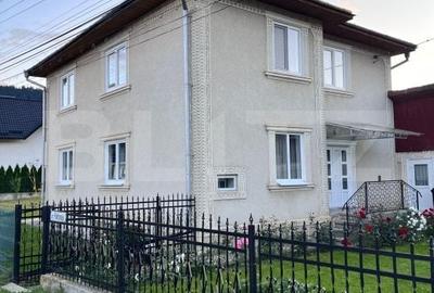 Casă cu 8 camere cu Teren 400 Mp în Central
