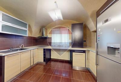 Apartament cu 2 camere semidecomandat, mobilat în Centrul Istoric