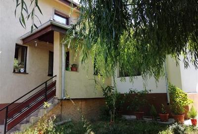 Casă individuală cu 3 camere cu Canalizare în Central - 2