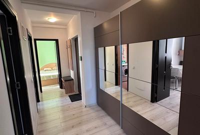 Apartament cu 2 camere decomandat în Tractorul