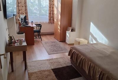Apartament cu 4 camere decomandat în Central