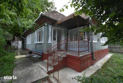 Casă cu 4 camere cu Teren 736 Mp în Luna