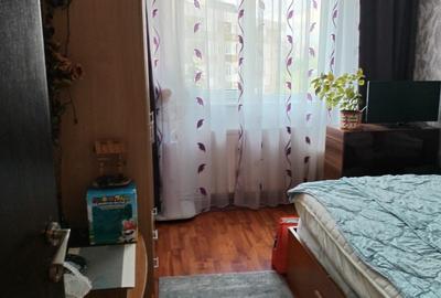 Apartament cu 3 camere decomandat în Exterior Vest