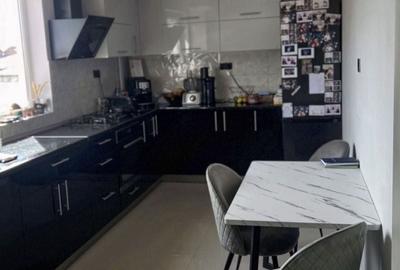 Apartament cu 4 camere decomandat, mobilat în Colentina