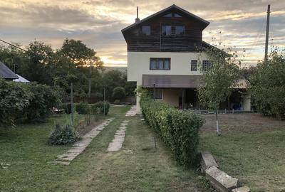 Casă cu Teren 2800 Mp în Central - 1