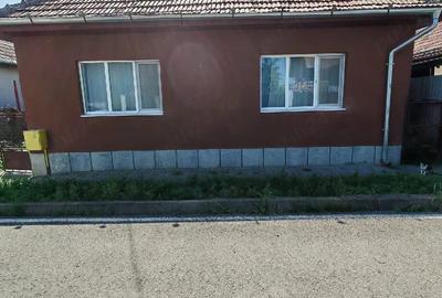 Casă cu 3 camere cu Teren 400 Mp în Central