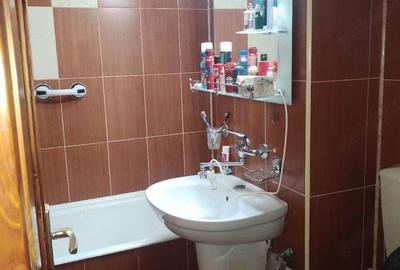 Apartament cu 4 camere decomandat în Tudor
