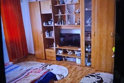 Apartament cu 3 camere decomandat în Ostroveni