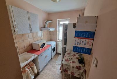 Apartament cu 3 camere semidecomandat în Km 4-5 - 4