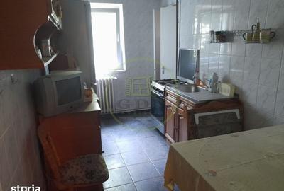 Apartament cu 4 camere decomandat în Central