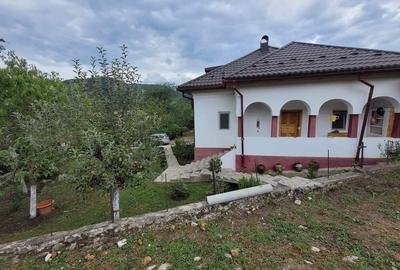 Casă cu 4 camere în Corbșori - 2