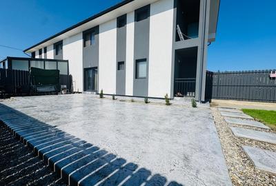 Casă cu 4 camere cu Canalizare în Exterior Vest