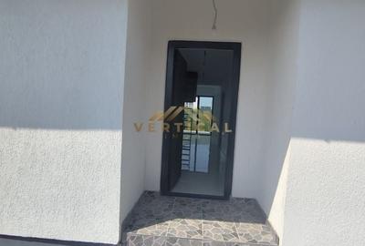 Casă cu 3 camere în Berceni - 1