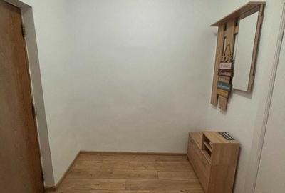 Apartament cu 3 camere semidecomandat în Romană