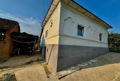 Casă cu Teren 666 Mp în Calotești - 1
