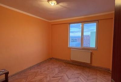 Apartament cu 3 camere în Scriitorilor