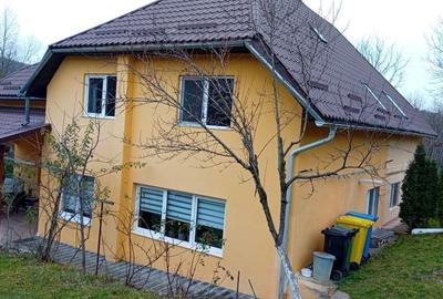 Casă cu 4 camere în Central