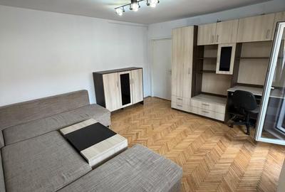 Apartament cu 3 camere decomandat, mobilat în Girocului