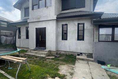 Casă cu 5 camere cu Teren 250 Mp în Central