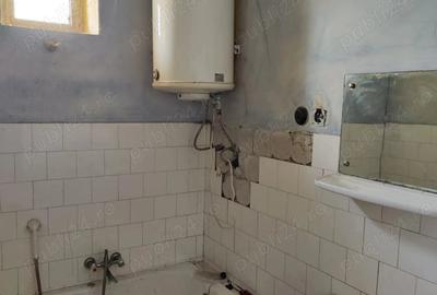 Casă cu 6 camere cu Teren 3277 Mp în Cenad