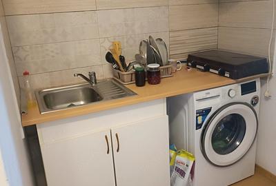 Garsonieră decomandată în Central