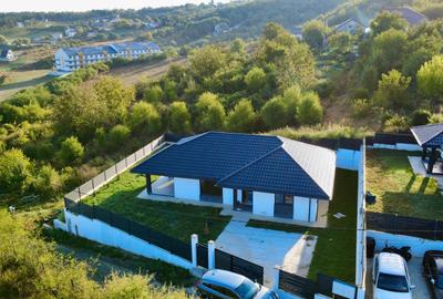 Casă individuală cu 4 camere cu Canalizare în Hlincea