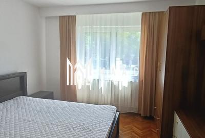 Apartament cu 3 camere decomandat, mobilat în Vasile Aaron