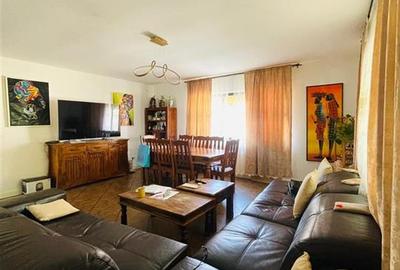 Duplex cu 5 camere cu Canalizare în Central