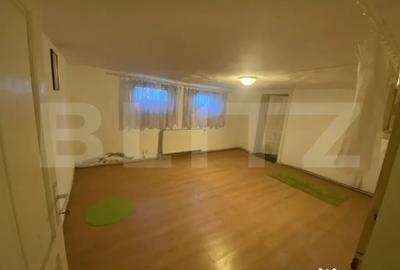 Casă cu 7 camere cu Teren 595 Mp în Central