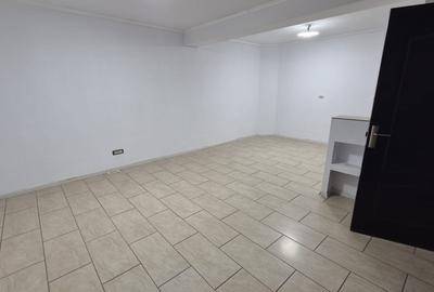 Apartament cu 5 camere decomandat în Victoriei