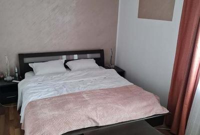 Apartament cu 4 camere decomandat în Tractorul - 1