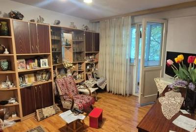 Apartament cu 2 camere, mobilat în Tei