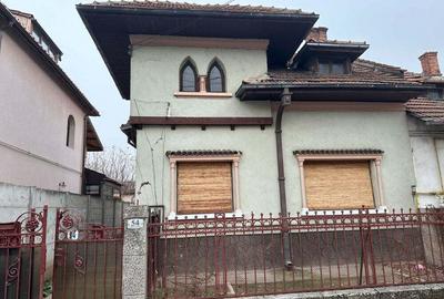 Casă cu 2 camere în 1 Mai - 6