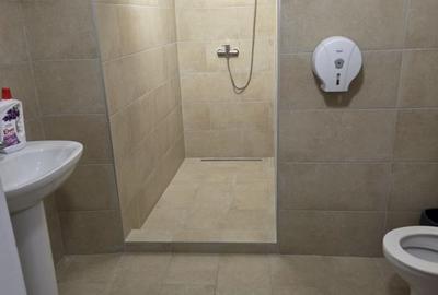 Spațiu comercial, de 83 mp, în Central - 3