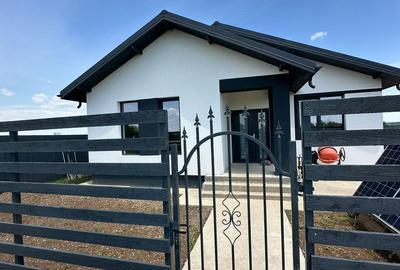Casă cu 3 camere cu Teren 250 Mp în Crevedia